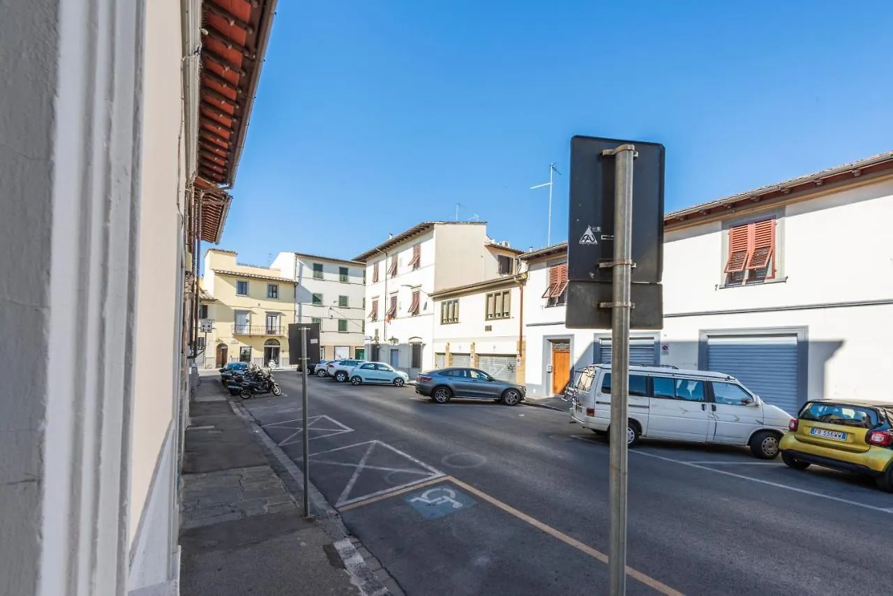 Dimora San Frediano, Oltrarno'S Gem With Patio Appartement Florence