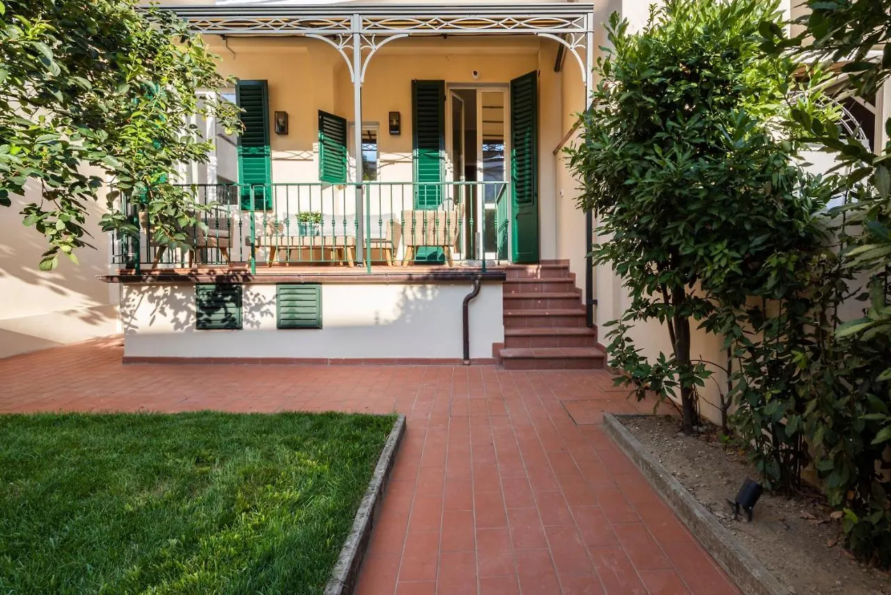 Dimora San Frediano, Oltrarno'S Gem With Patio Appartement Florence