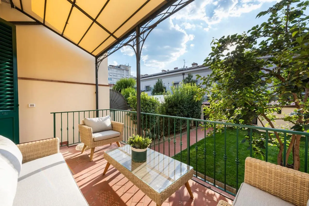 Dimora San Frediano, Oltrarno'S Gem With Patio Appartement Florence
