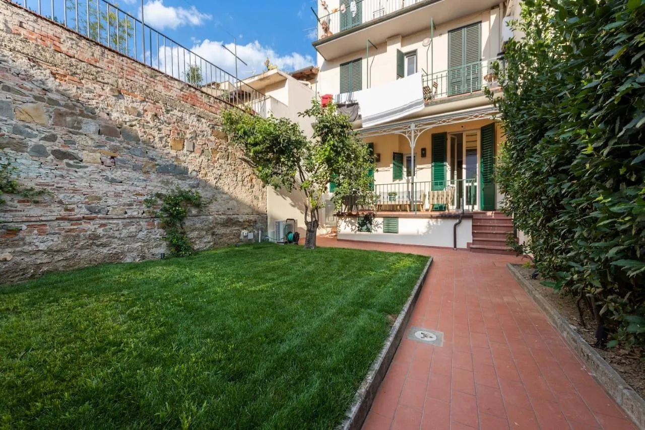 Dimora San Frediano, Oltrarno'S Gem With Patio Appartement Florence 0*,